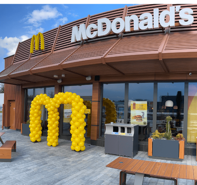 Read more about the article Dekoracja balonowa na otwarcie Mc Donald’s w galerii Dekada Grójec